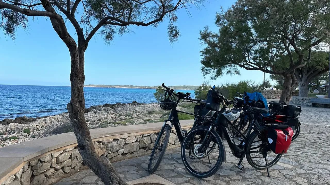 PetitHotel Tour Mallorca: Räder mit Meerblick in der Cala Sant Vicenç bei Pollença