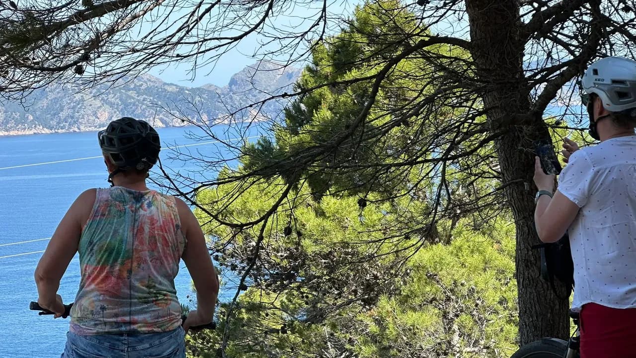 Radwege Mallorca: Aussicht zum Cap de Formentor auf der PetitHotel Tour ab Alcúdia