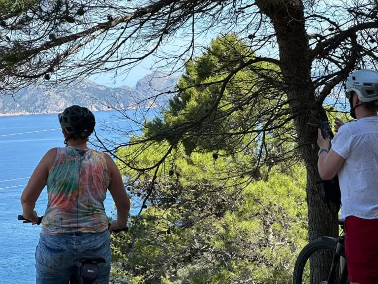 Radwege Mallorca: Aussicht zum Cap de Formentor auf der PetitHotel Tour ab Alcúdia