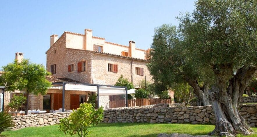 Finca auf Mallorca: Ses Cases de Fetget bei Son Servera, Steinhaus mit Garten